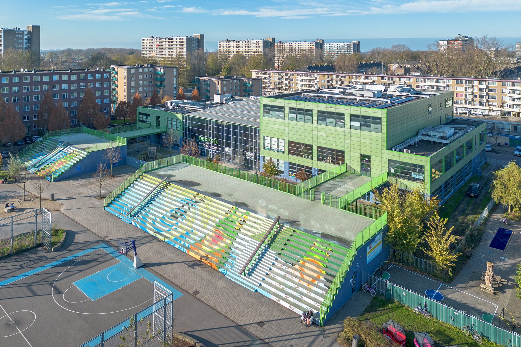 De Kikker School solar facade project